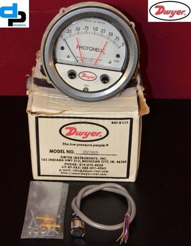 Dwyer A3003 Photohelic Pressure Switch Gauge