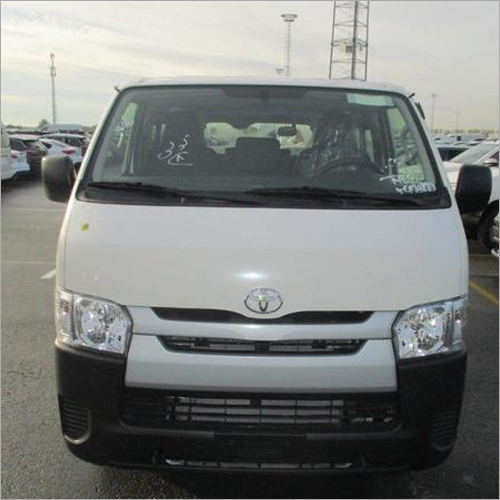 JANZEN द्वारा प्रयुक्त Toyota Hiace मिनी बस