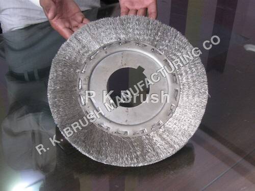 Metal polishing brush