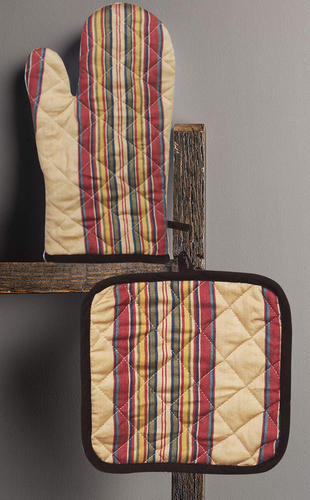 Beige Kitchen Glove (Mitt) And Pot Holder Set