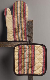 Beige Kitchen Glove (mitt) And Pot Holder Set