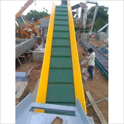 Inclined Cleated Belt Conveyor - Mild Steel, Customized Dimensions & Widths | Heavy-Duty, Heat Resistant, Semi-Automatic