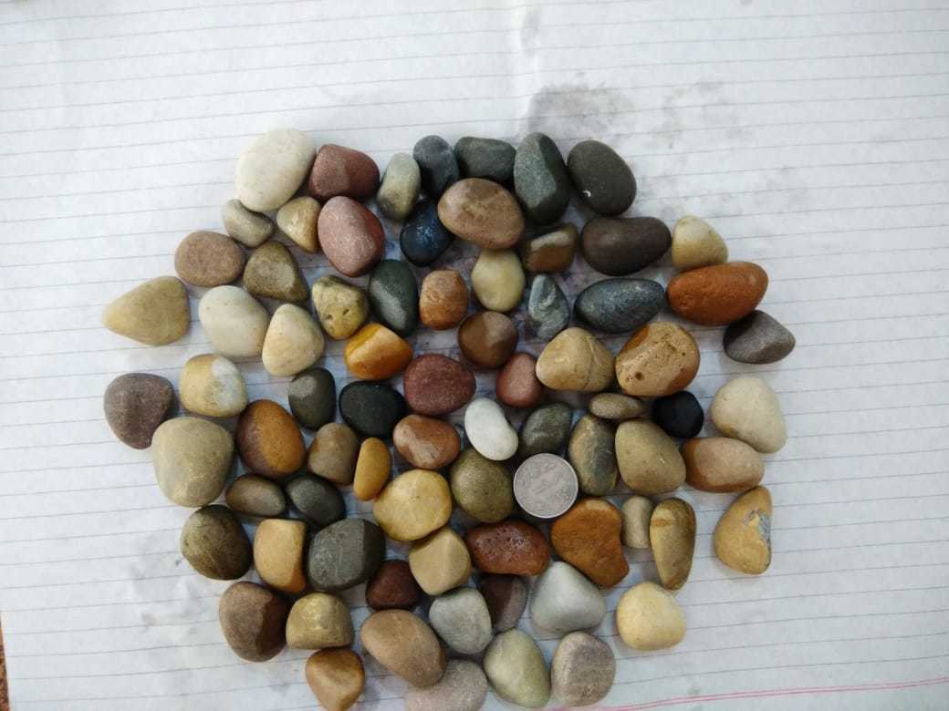 River stone Mix Natural Black and off White Machine Polished Pebbles and mix colorGravels