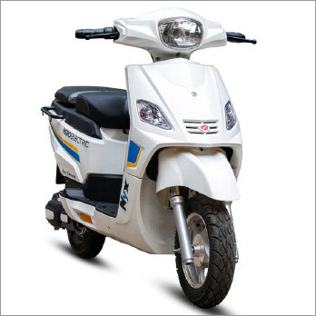 Hero-Electric NYX Front Threequarter Electric Vehicle