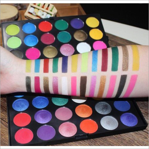 Available In Multi Color Bn-133 Makeup Eyeshadow Palette