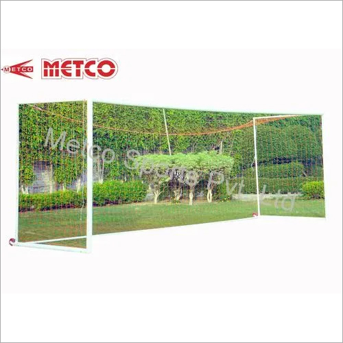 फुटबॉल गोल पोस्ट METCO SPORTS PVT द्वारा तय किया गया। लिमिटेड