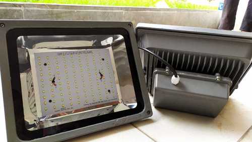 Electric Metallic Flood Light