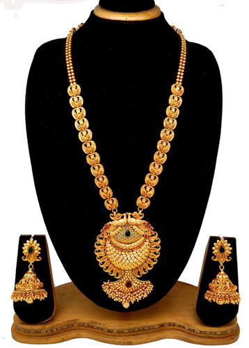 Traditional Design Pendant Set