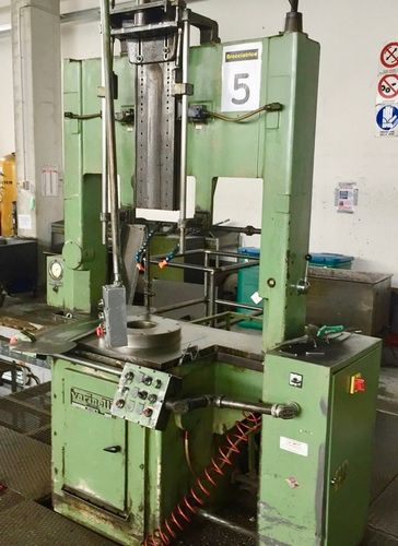 BROACHING MACHINE, VARINELLI (Italy) - BVP 25 / 1600. EXCELLENT MACHINE.