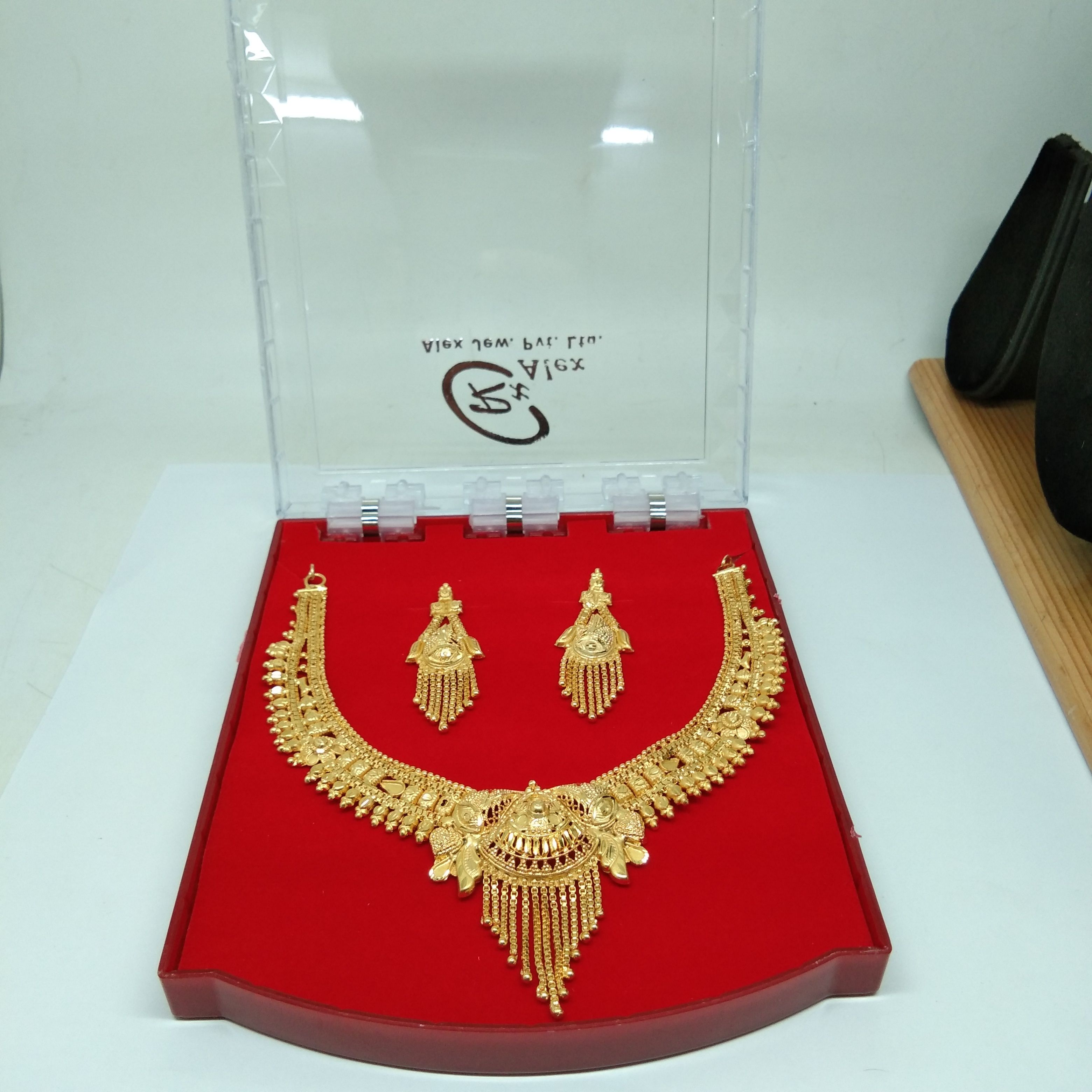 Latest Design Golden Color Forming Neckalce Set for women