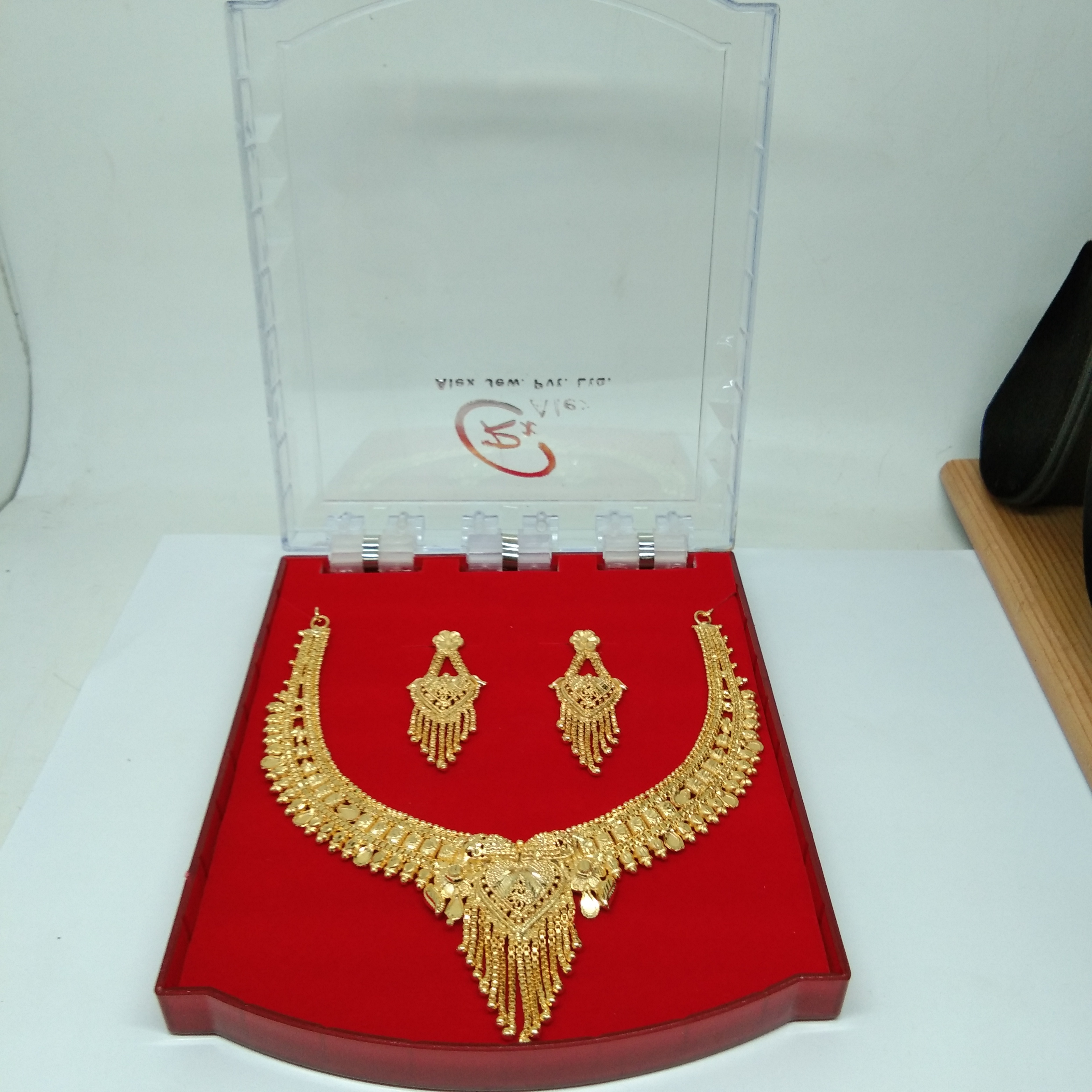 Simple New Design Gold Necklace Set for Women