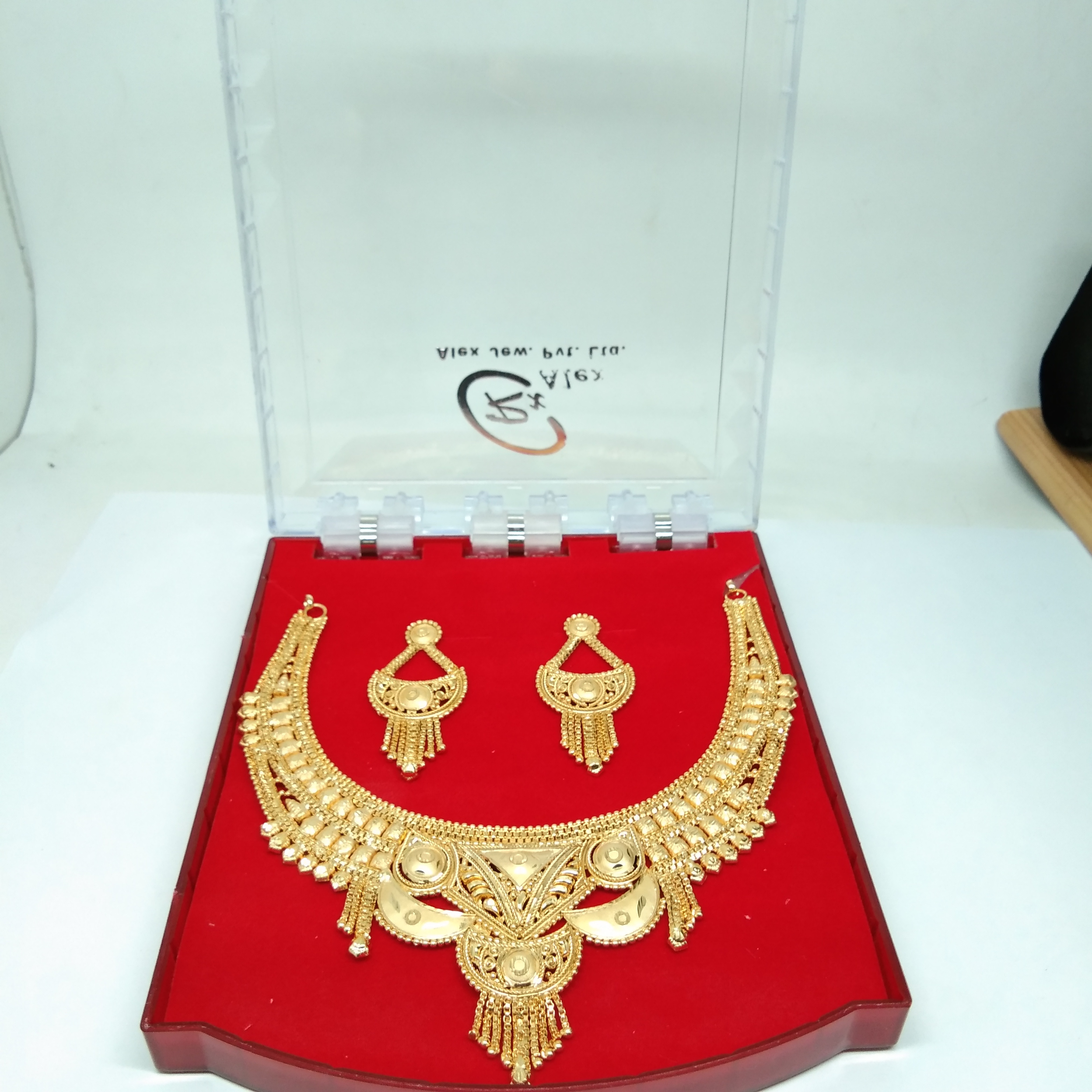 Simple New Design gold necklace set for women