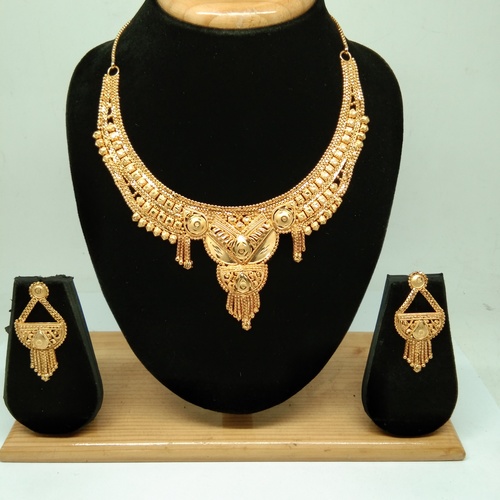 Simple Golden Color Necklace Set