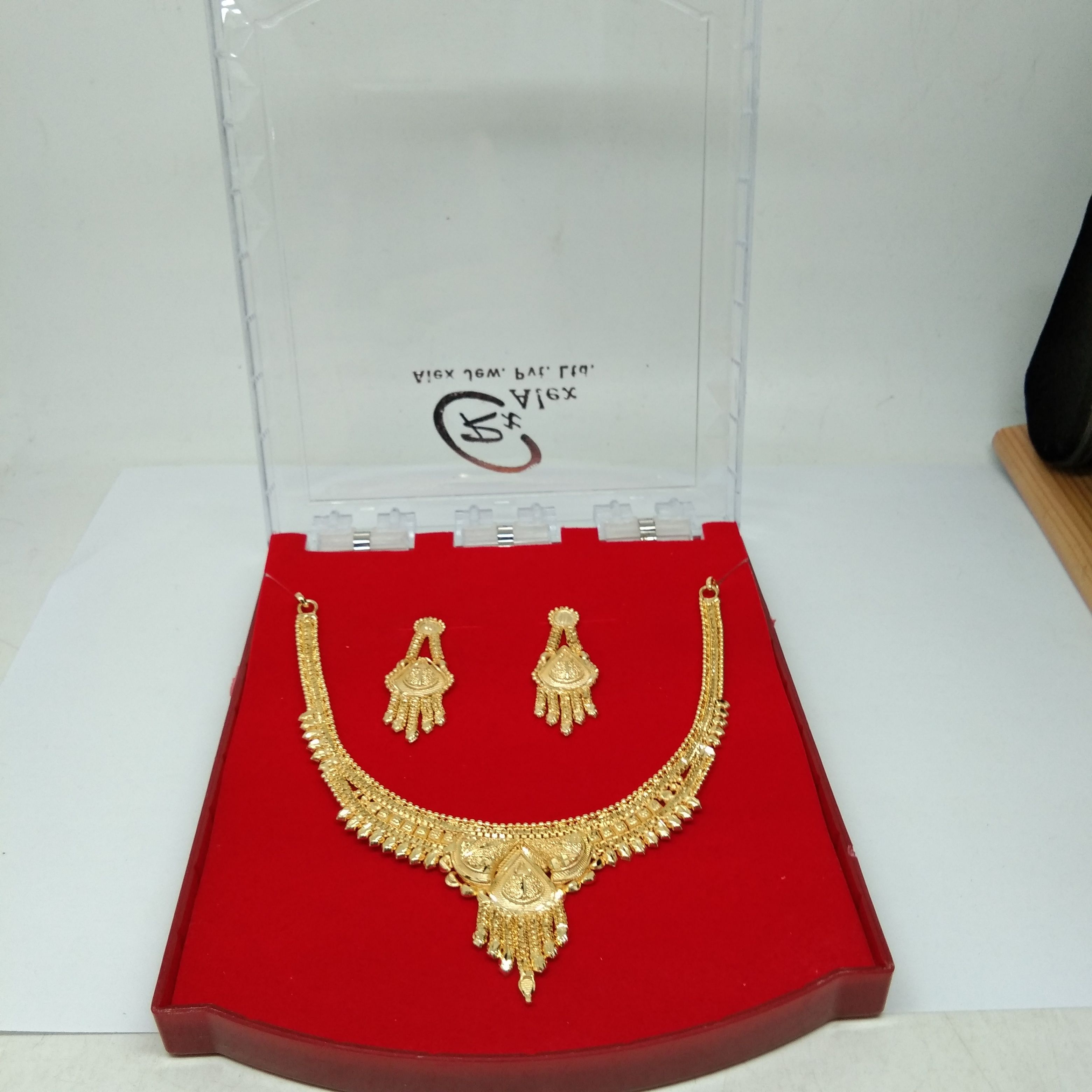 Simple Indian Style Attractive Gold Plated Necklace set