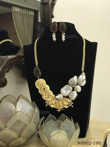 Contemporary Handmade Monalisa Necklace Dangle Earrings