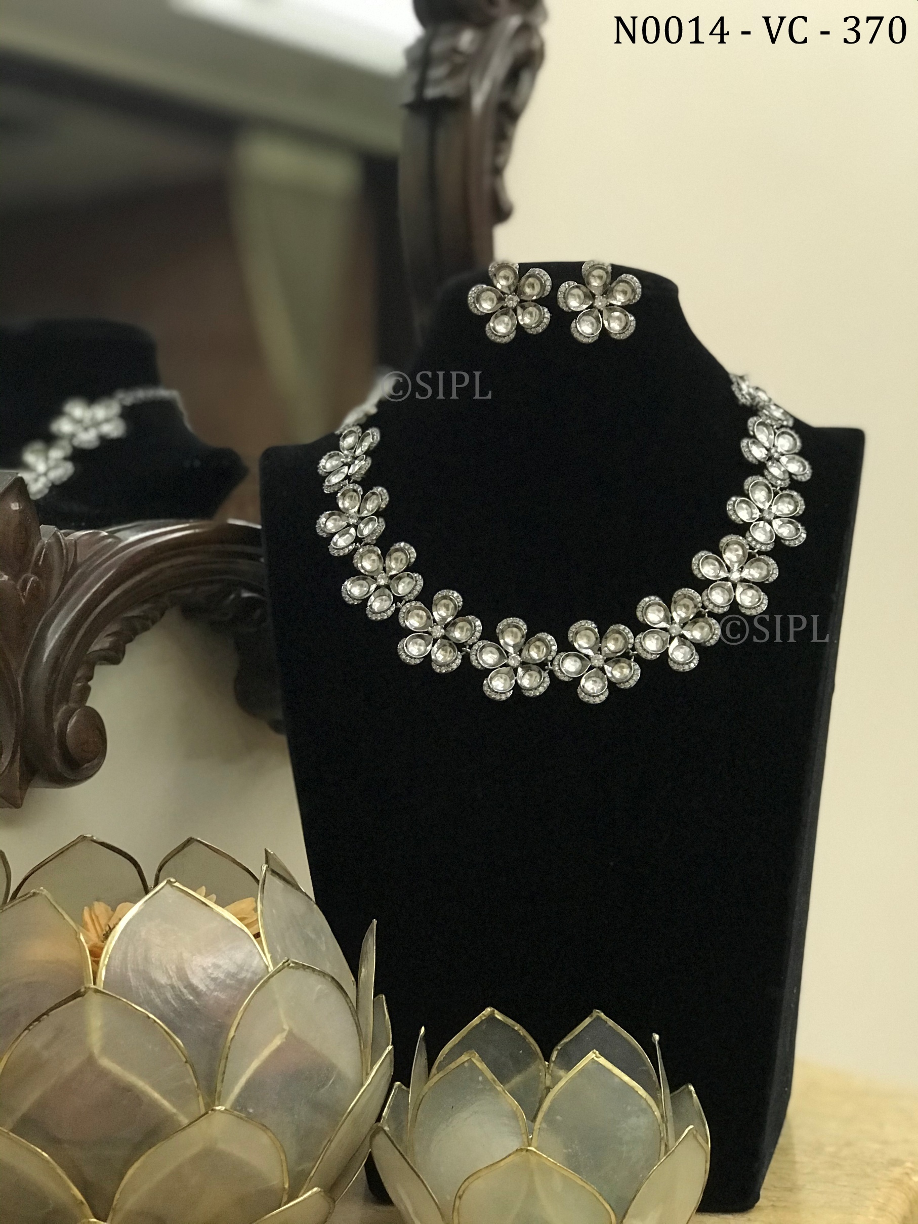 Classic Design Diamond Necklace Set