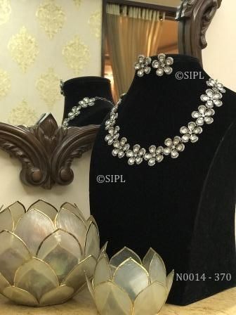 Classic Design Diamond Necklace Set