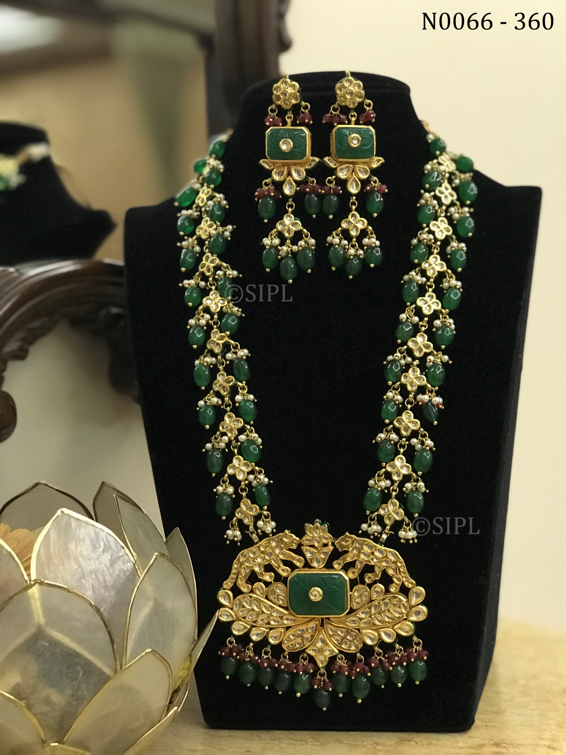 Classic Lion Design Kundan Necklace Set