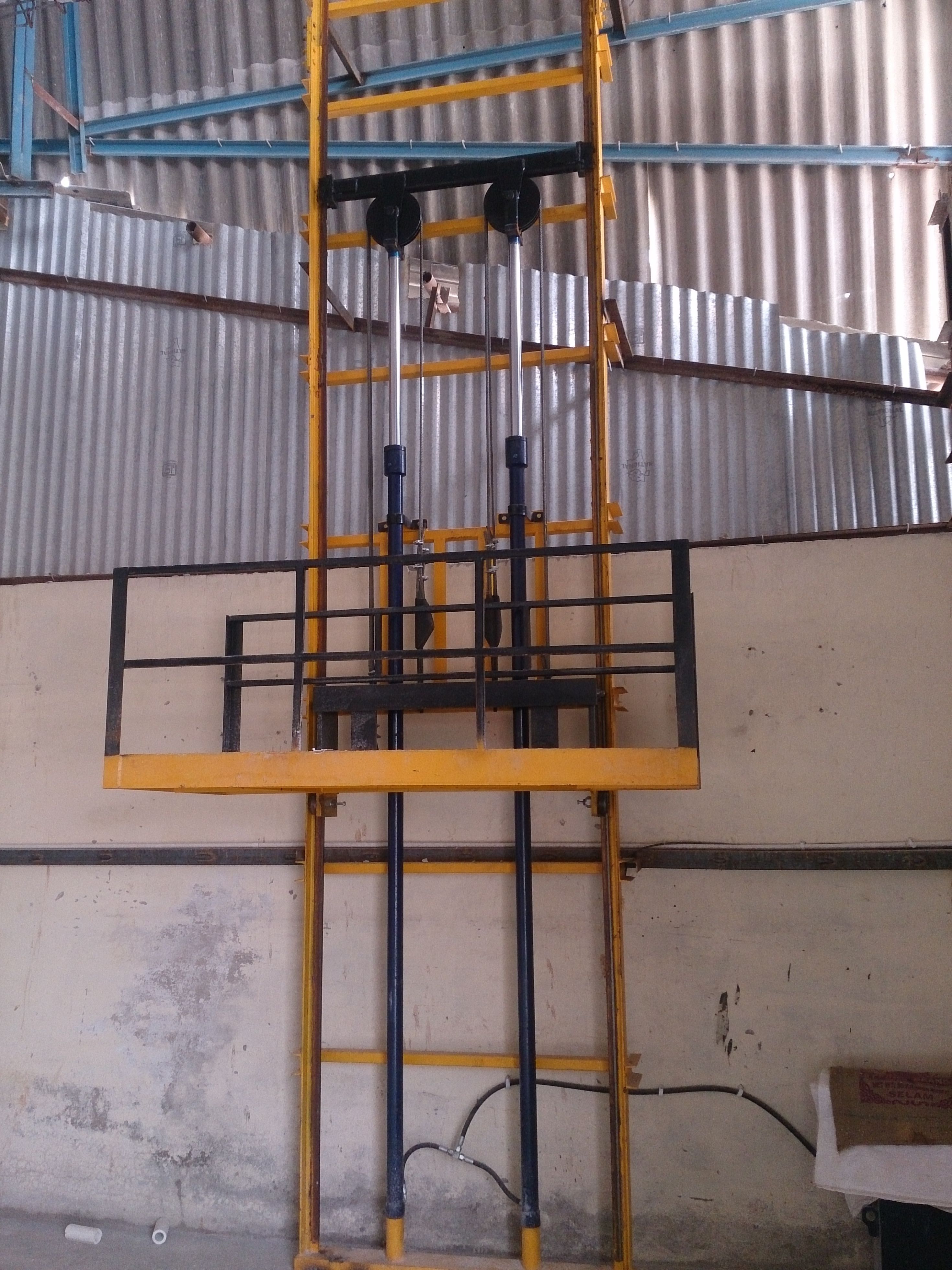 Single mast hydraulics Stacker Lift