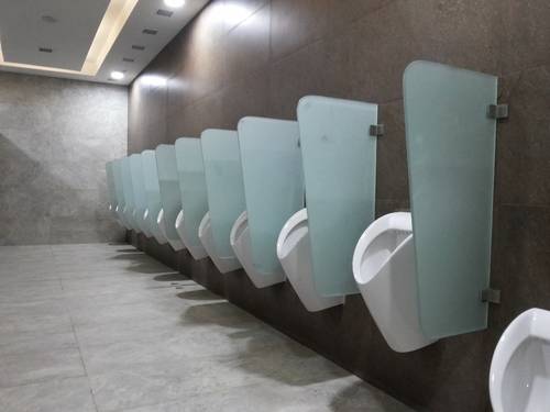 Glass Urinal Partition - Chamfer Size: 450 X 900Mm