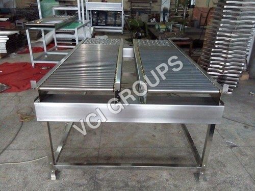 Stainless Steel Roller Table Conveyors Load Capacity: 100 Kg Per Meter  Kilograms (Kg)