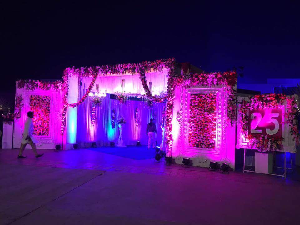 Trendy Wedding Gate