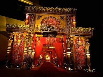 Trendy Wedding Gate