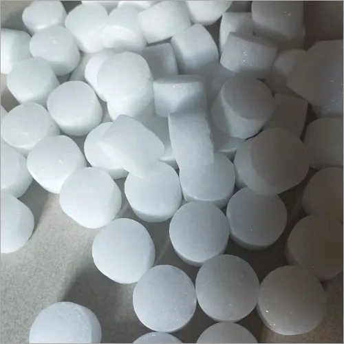 White Naphthalene Balls