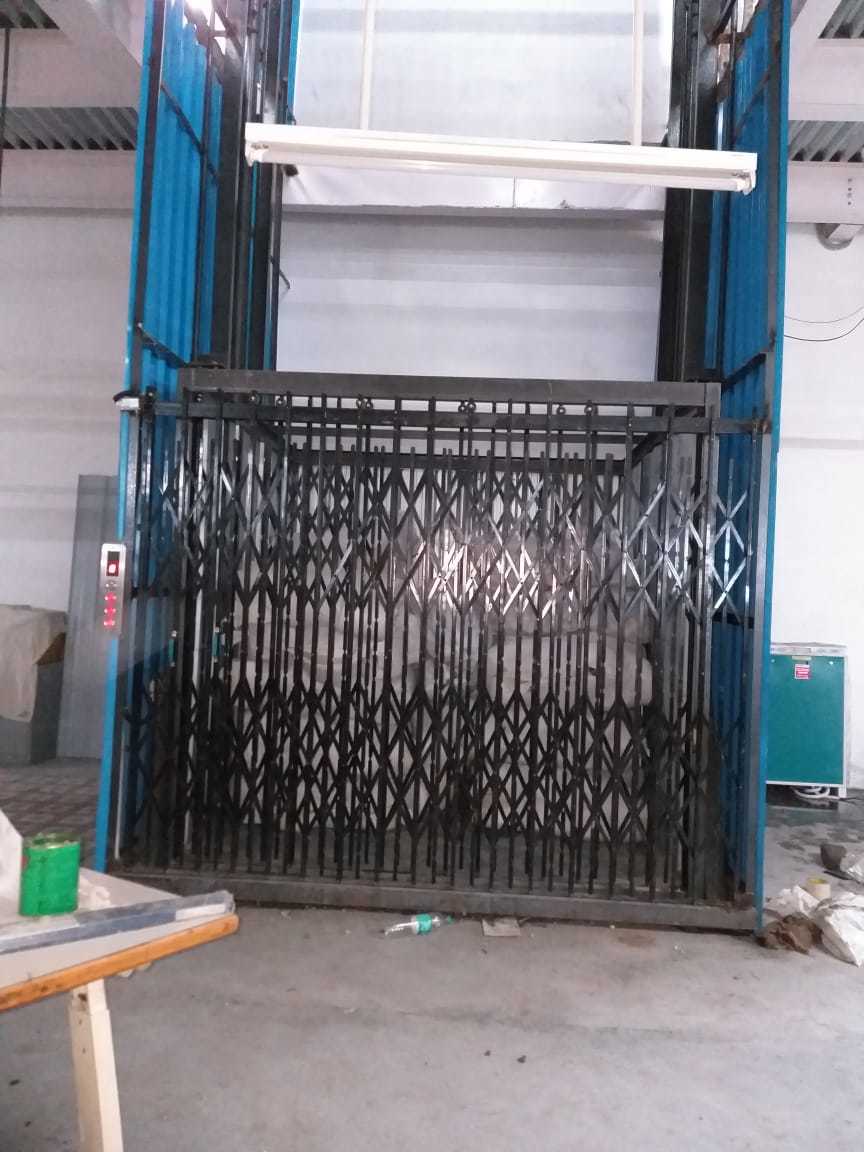Cage Type Industrial Lift