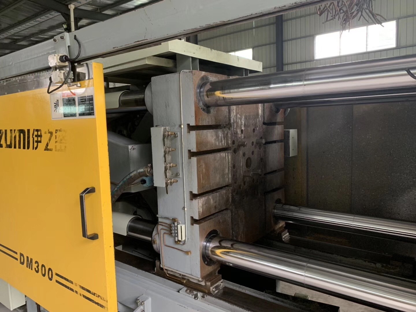 Used Yizumi 300t Cold Chamber Die Casting Machine