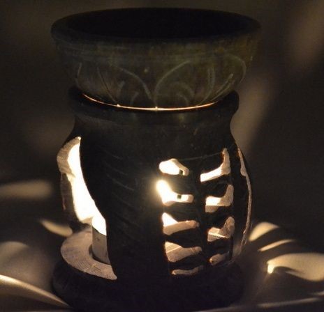 Beautiful Design And Color Aroma Oil Burner Material: Glass
