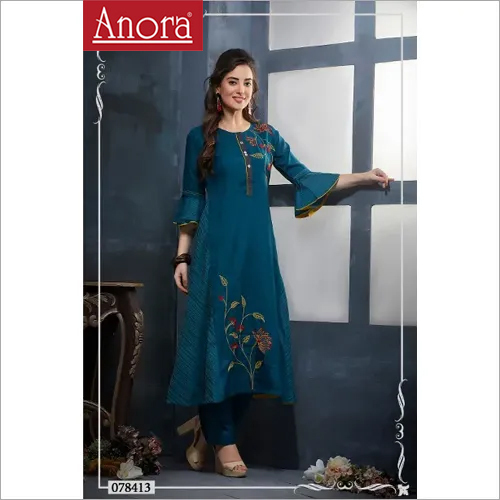 Washable Ladies Embroidered Kurti With Pant