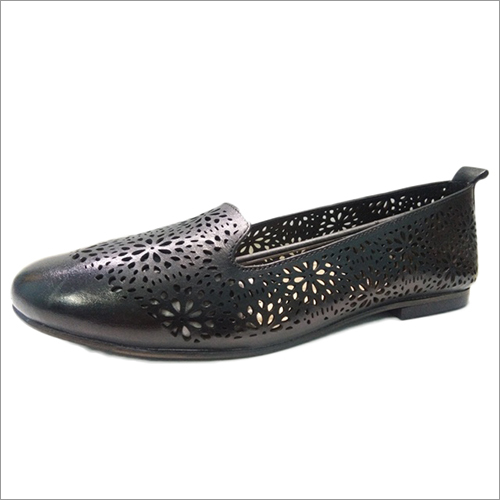Ladies Black Leather Belly Heel Size: Flat