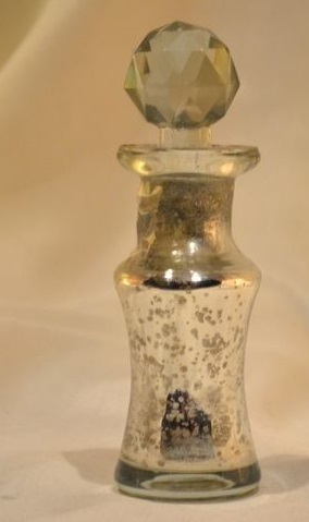Golden Glass Decanter With Glass Stopper