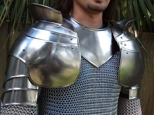 NauticalMart Medieval Chainmail Shirt Armor Gothic Gorget with Pauldrons  Medieval Costume - Halloween