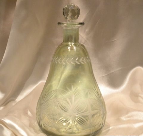Antique-Style Glass Decanter With Stopper