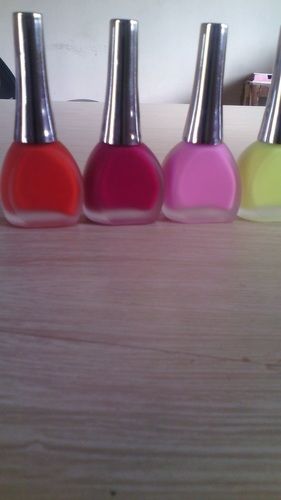 Smudge Proof Dolphin Bottles Nail Paint- 10Ml