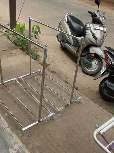 Silver Portable Cloth Display Stands In Pudukottai