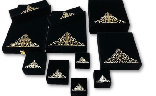 Black-Embrodied Jewelry Box