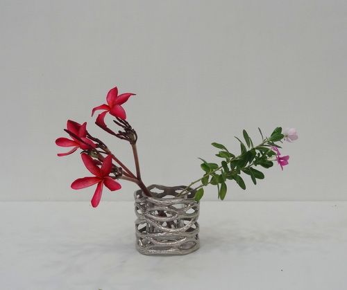 Aluminum Nickel Plated Table Top Flower Vase Application: Home Decor