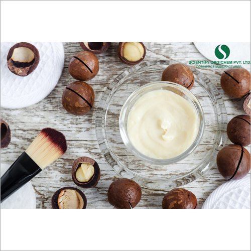 Minerals Natural Body Lotion - Color: White