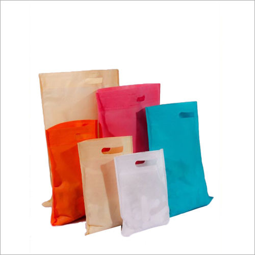 D Cut Plain Non Woven Bags Bag Size: Different Size Available