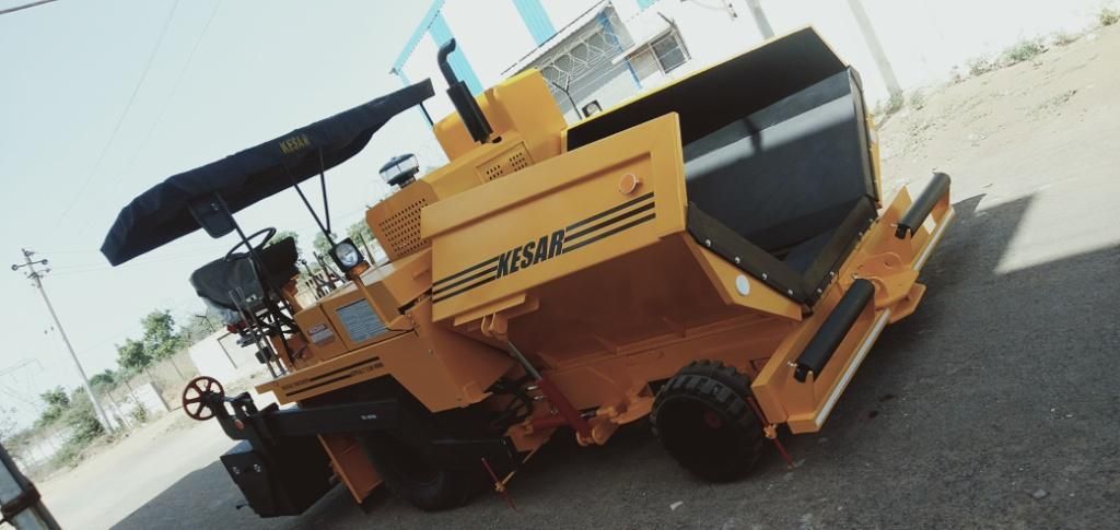 Road Construction Asphalt Paver Finisher