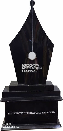Finely Crafted Scratch Proof Customized Acrylic Trophy