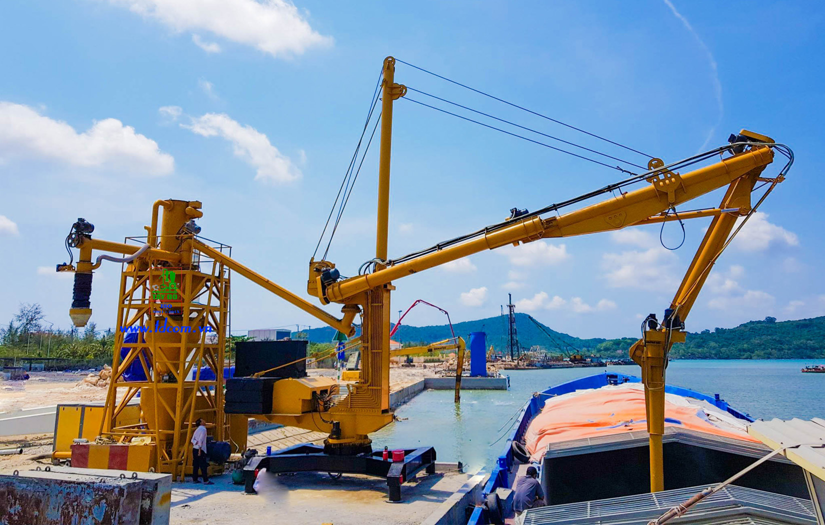 Cement Ship Unloader Combine Cement Weighing Hopper. Capacity 50 T/H