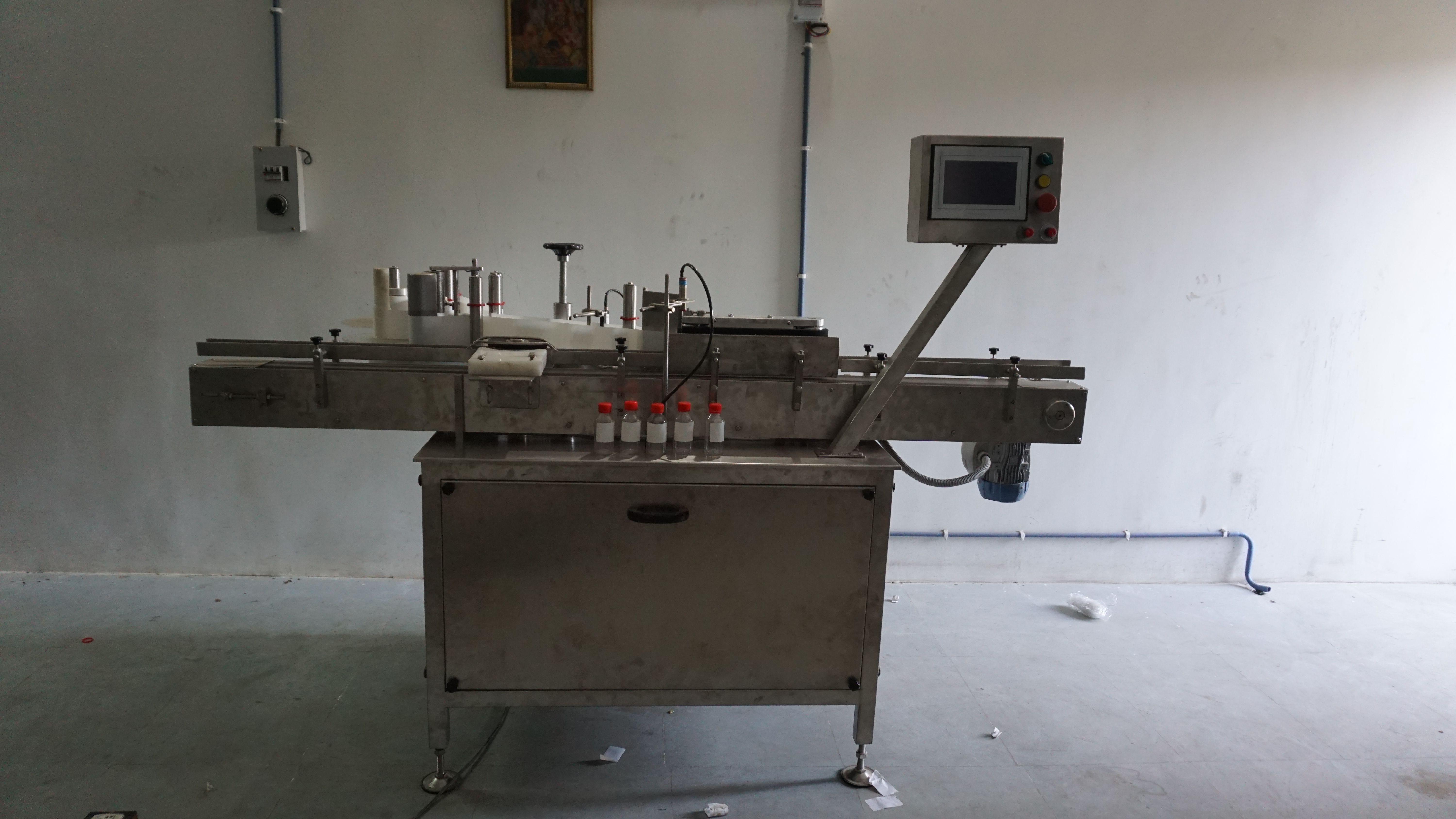 2 Side Labeling Machine