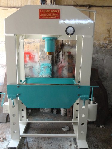 Manual Hydraulic Press By T P ENGG WORKS