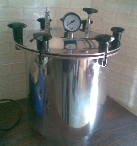 Portable Autoclave Application: Pharmaceutical Laboratory Research Education