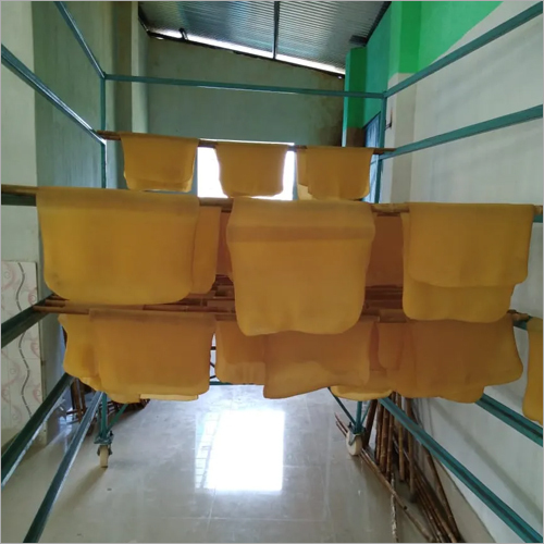 RSS 5 Natural Rubber Sheets - Various Thickness Available in Millimeters, Long Service Life and Plain Style Ideal for Rubber and Shoe Industries