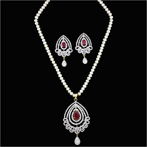 Fancy Pearl Necklace Set